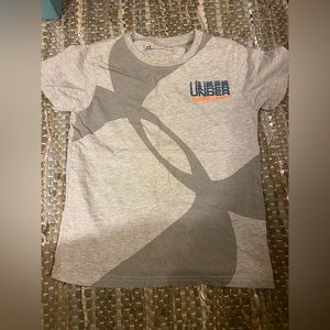 5/20🌻 Boys Under Armour T-Shirt